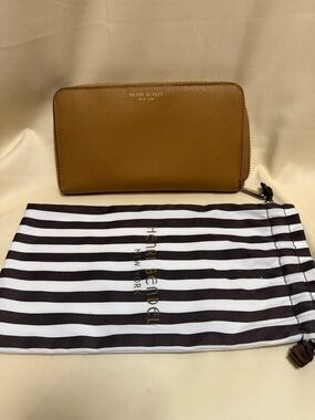 Henri Bendel Saffiano Zip Wallet in Camel